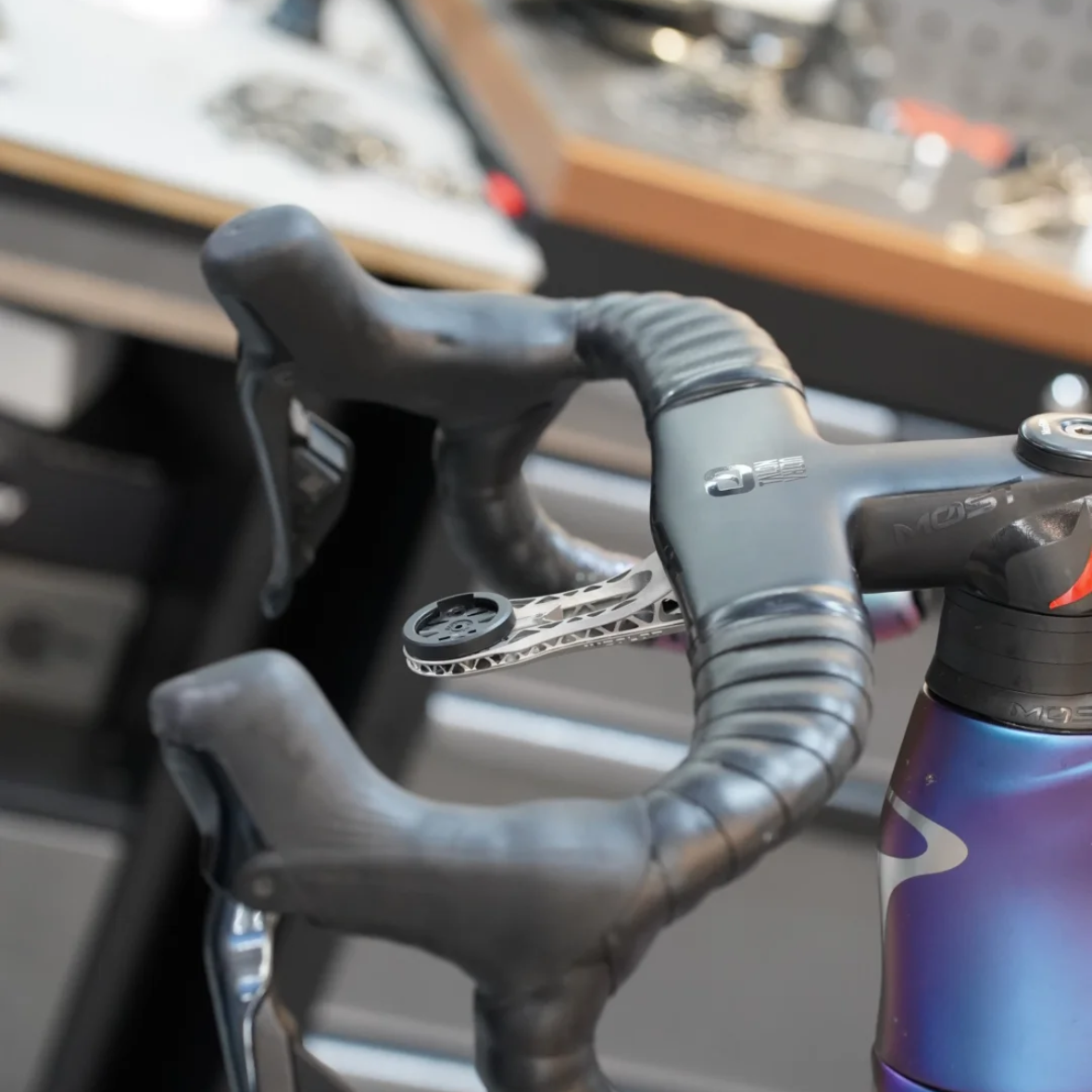 Incolor 3D Printed Titanium Computer Mount